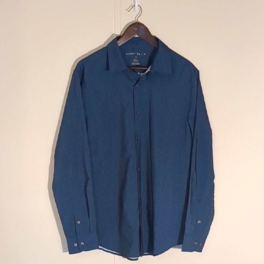 Perry Ellis Men's Blue Geometric Design Button Down Shirt